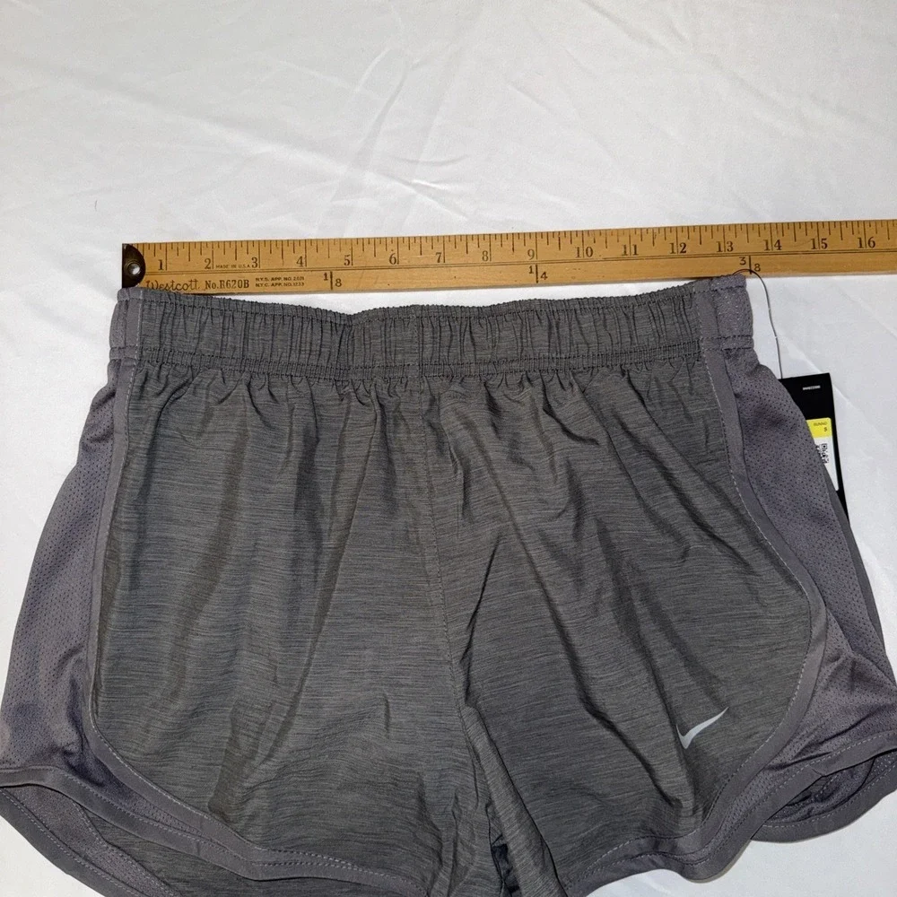 Nike Womens Dry Running Tempo Athletic Shorts DB4487067 Grunsmoke Gray Small NWT